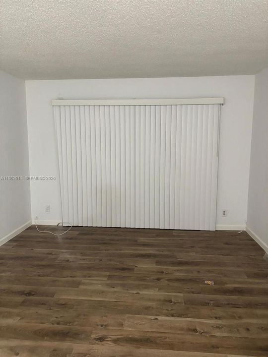 На продажу: $129,900 (2 спален, 1 ванн, 850 Квадратных фут)