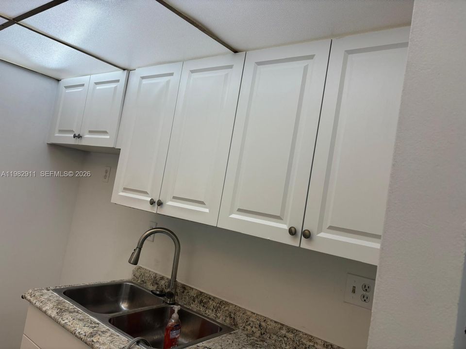 На продажу: $129,900 (2 спален, 1 ванн, 850 Квадратных фут)