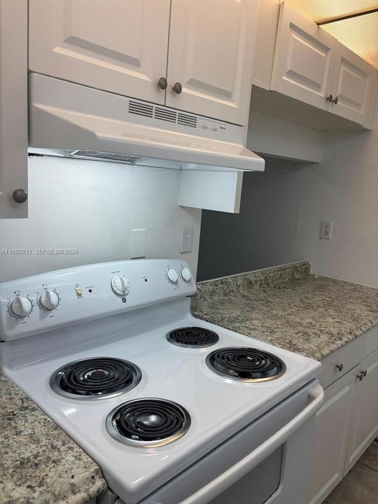 На продажу: $129,900 (2 спален, 1 ванн, 850 Квадратных фут)