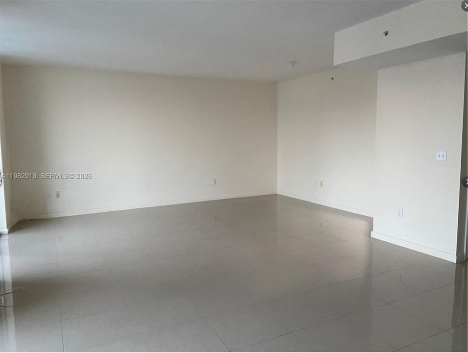 Под контрактом: $1,950 (0 спален, 1 ванн, 632 Квадратных фут)