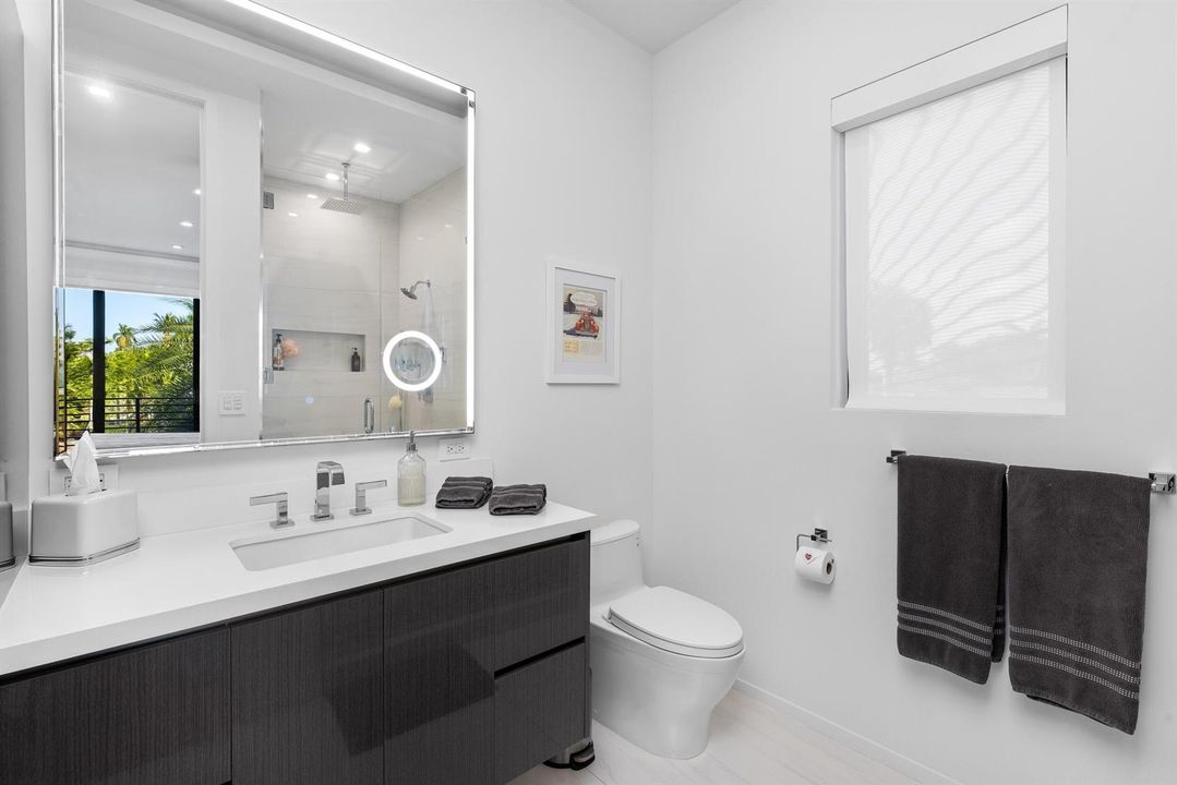 Guest bath 3