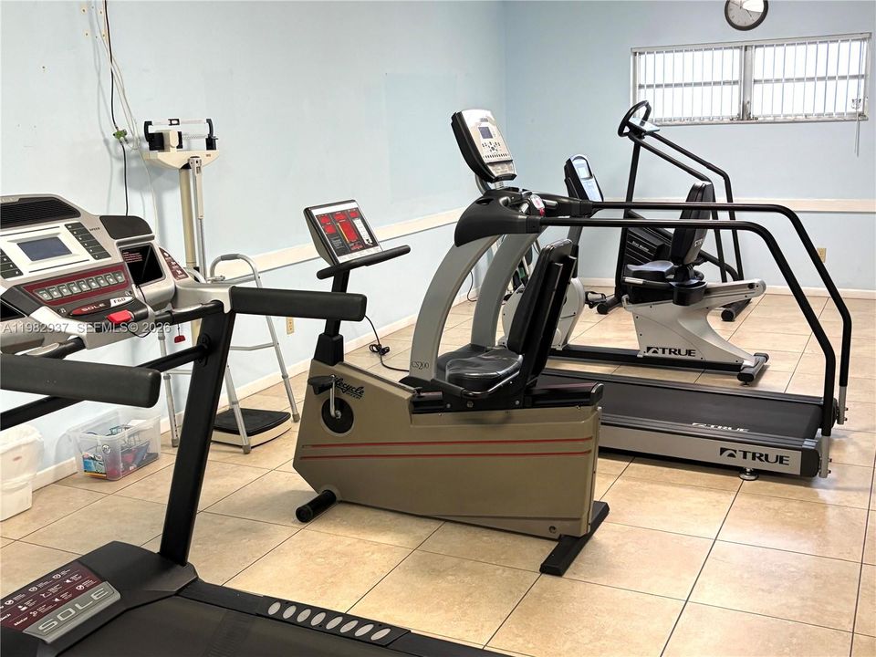 На продажу: $110,000 (2 спален, 2 ванн, 990 Квадратных фут)