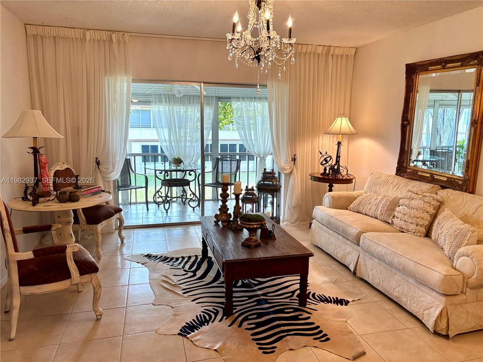 На продажу: $110,000 (2 спален, 2 ванн, 990 Квадратных фут)