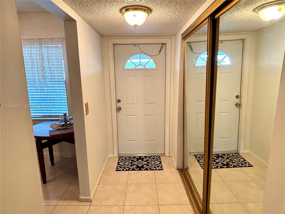 На продажу: $110,000 (2 спален, 2 ванн, 990 Квадратных фут)