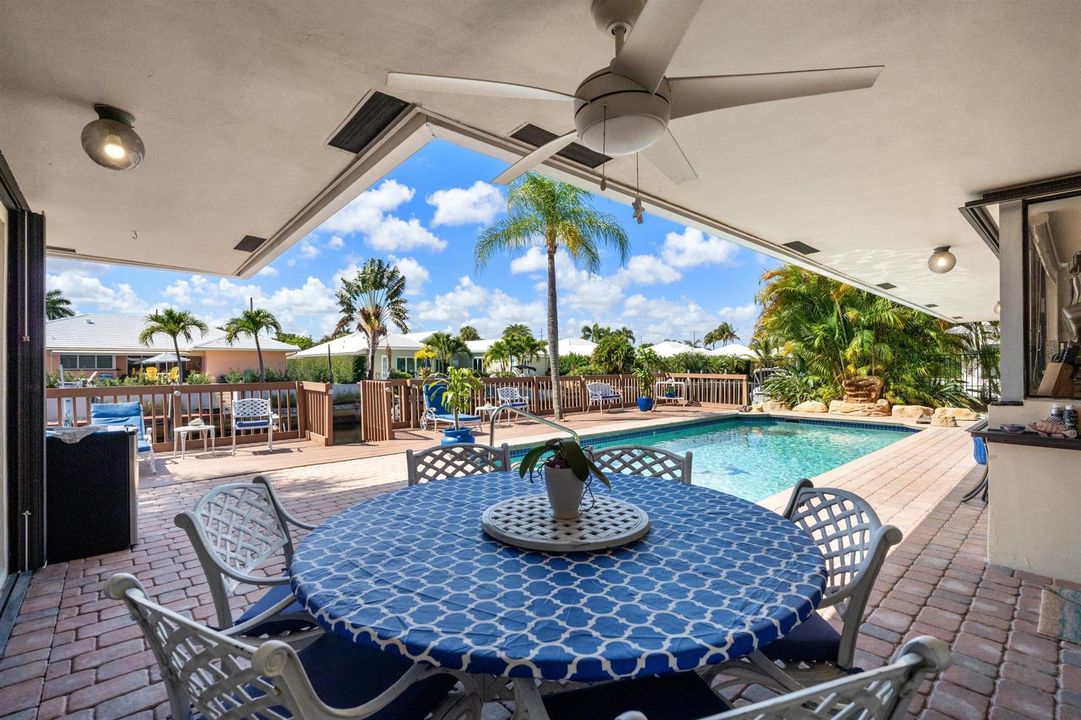 LOGGIA_DINING_DT