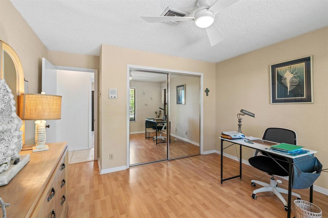 OFFICE_2_LOOKING_IN_DT