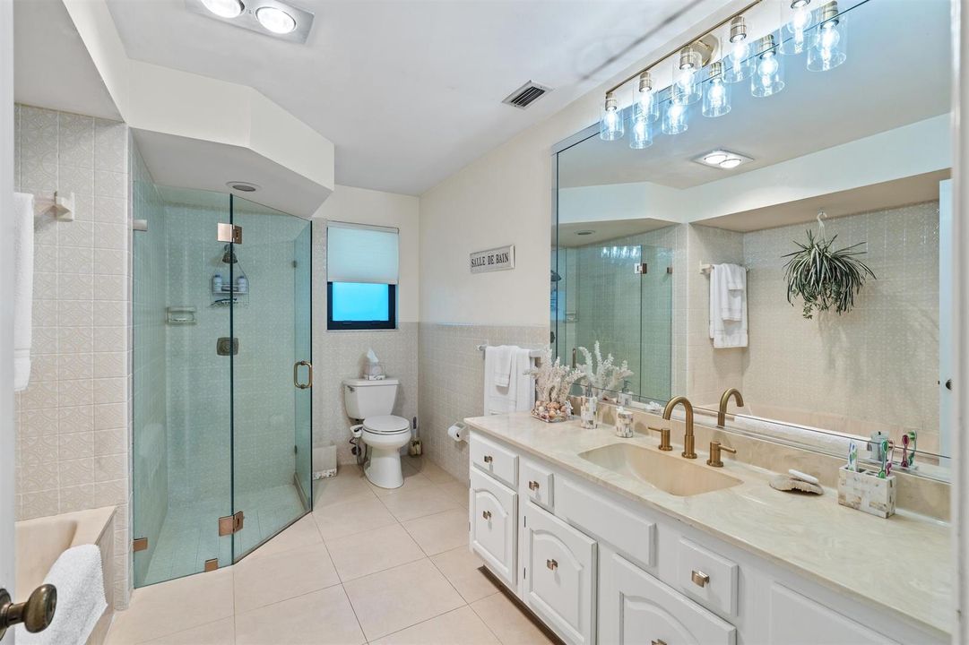 PRIMARY_BATHROOM_DT