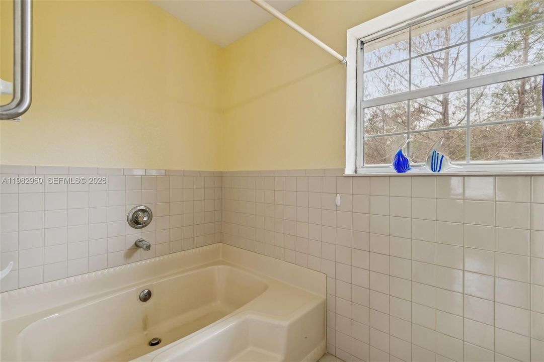 Activo con contrato: $475,000 (4 camas, 3 baños, 1456 Pies cuadrados)
