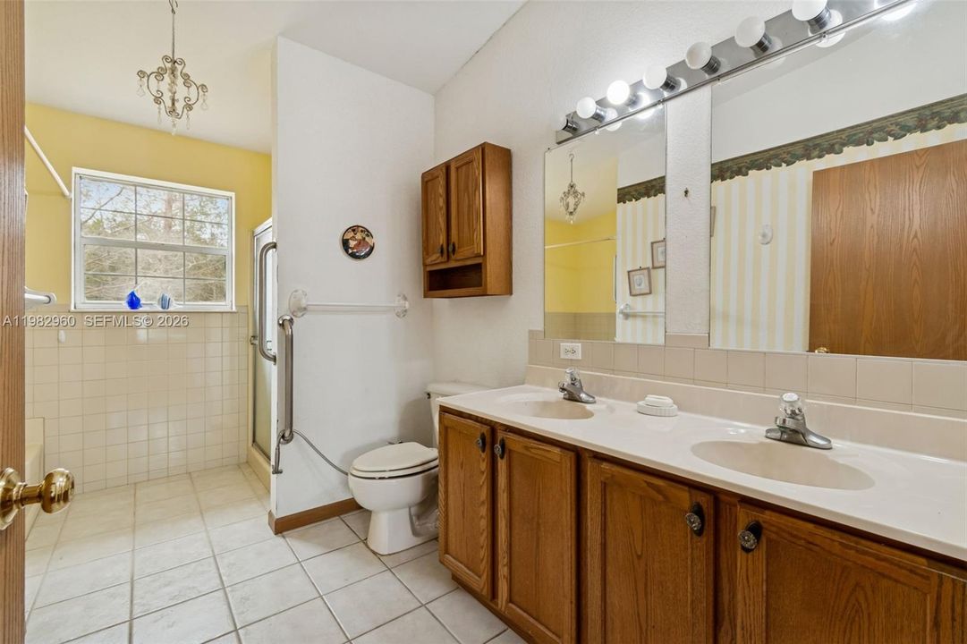 Activo con contrato: $475,000 (4 camas, 3 baños, 1456 Pies cuadrados)