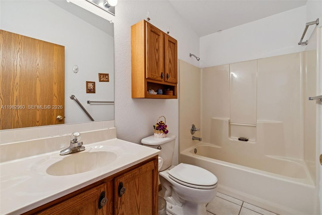 Activo con contrato: $475,000 (4 camas, 3 baños, 1456 Pies cuadrados)