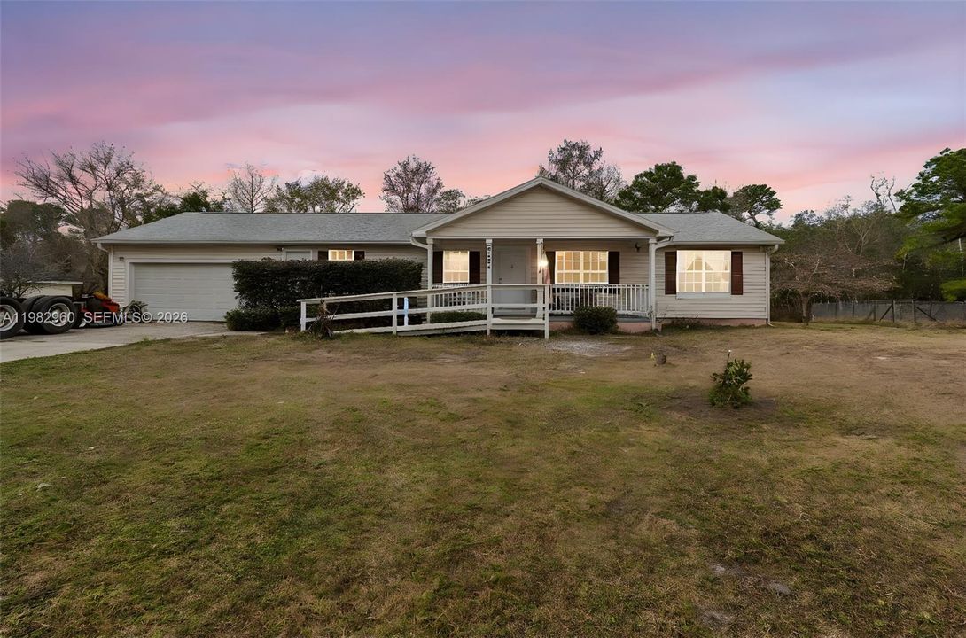 Activo con contrato: $475,000 (4 camas, 3 baños, 1456 Pies cuadrados)