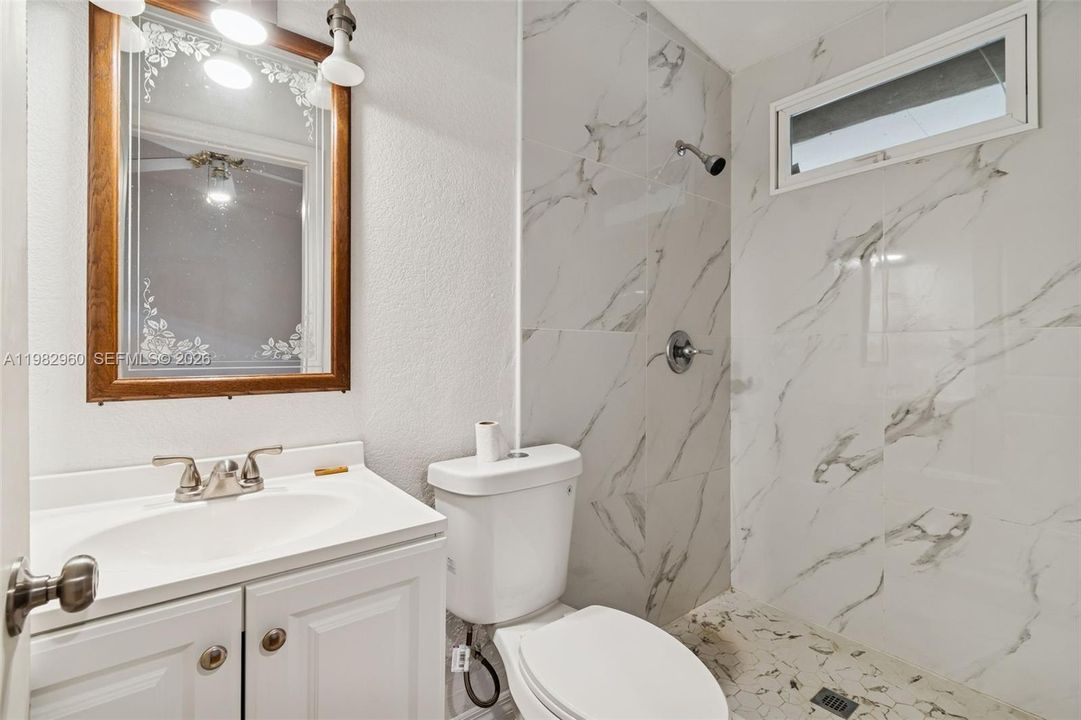 Activo con contrato: $475,000 (4 camas, 3 baños, 1456 Pies cuadrados)