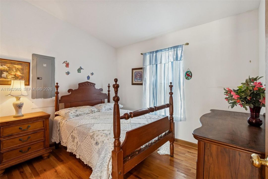 Activo con contrato: $475,000 (4 camas, 3 baños, 1456 Pies cuadrados)