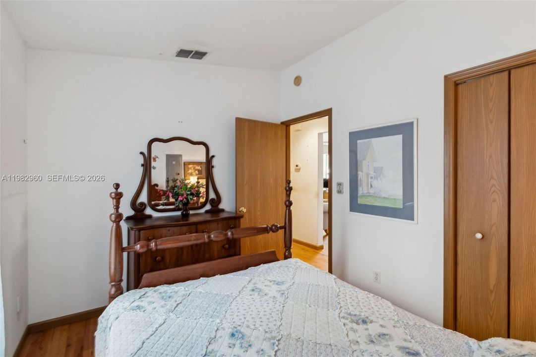Activo con contrato: $475,000 (4 camas, 3 baños, 1456 Pies cuadrados)