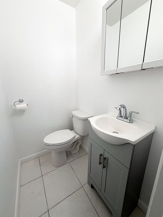 1/2 Bath (4)