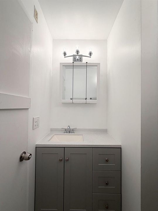 Full bath (3)