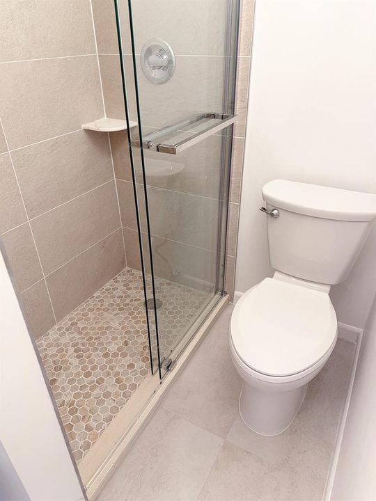 Full bath (2)
