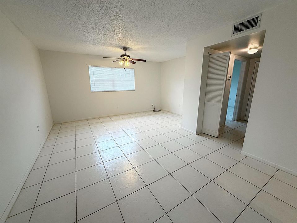 Living area (2)