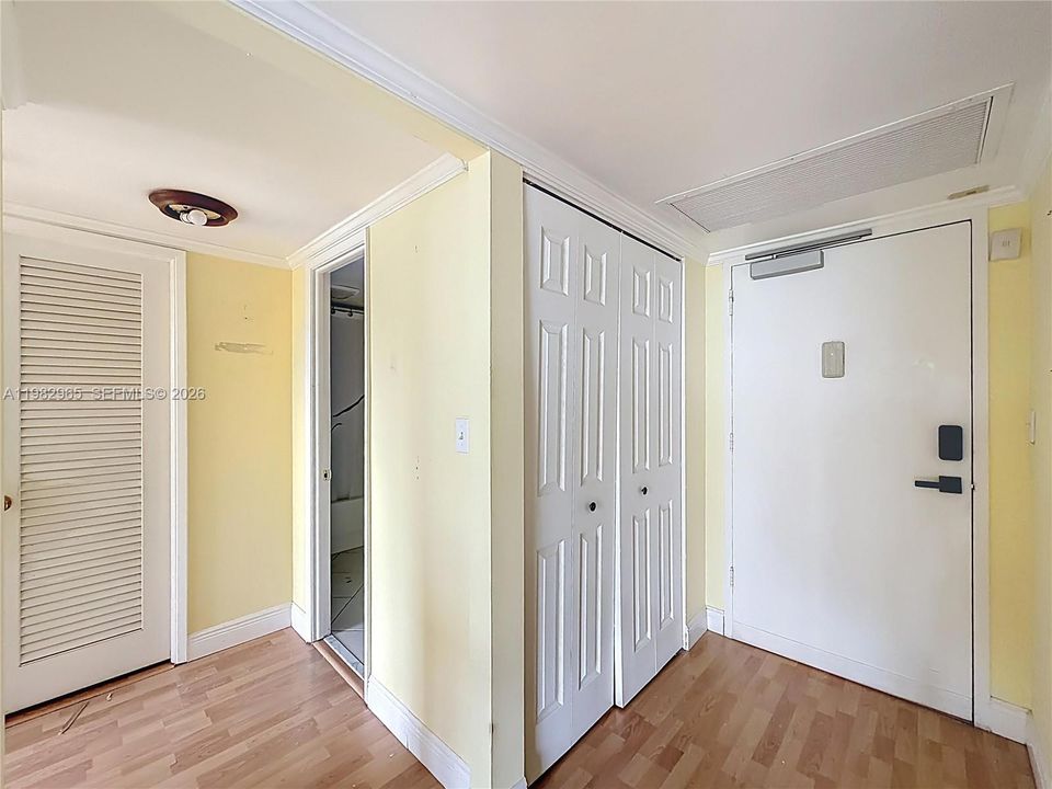 На продажу: $159,900 (1 спален, 1 ванн, 630 Квадратных фут)