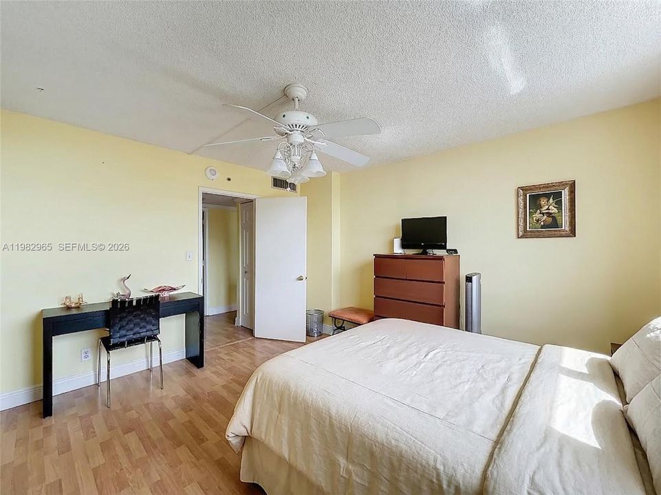 На продажу: $159,900 (1 спален, 1 ванн, 630 Квадратных фут)