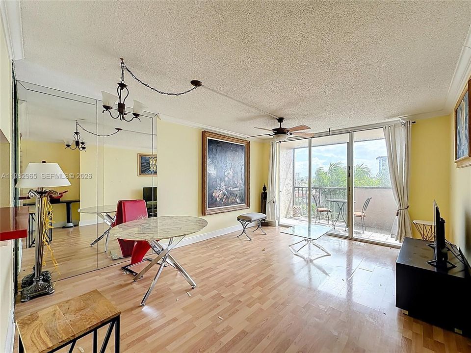 На продажу: $159,900 (1 спален, 1 ванн, 630 Квадратных фут)