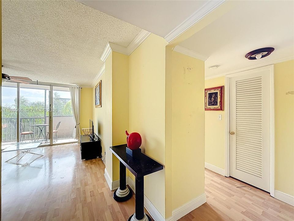 На продажу: $159,900 (1 спален, 1 ванн, 630 Квадратных фут)