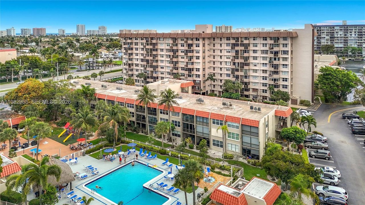 На продажу: $159,900 (1 спален, 1 ванн, 630 Квадратных фут)