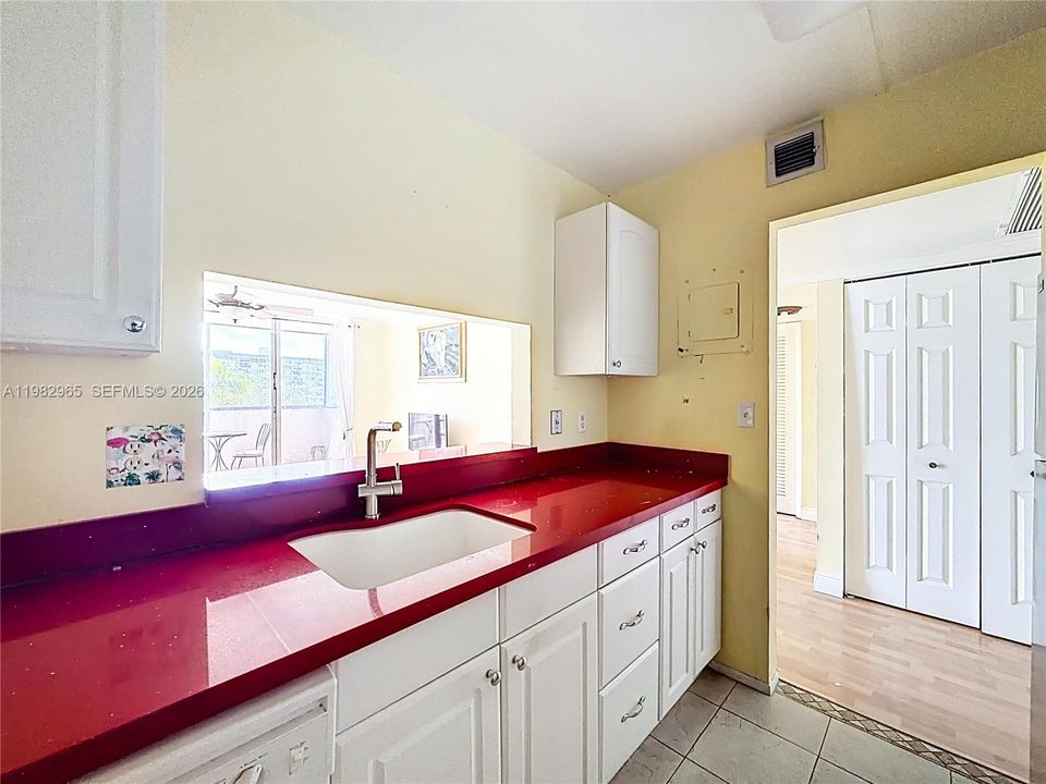 На продажу: $159,900 (1 спален, 1 ванн, 630 Квадратных фут)