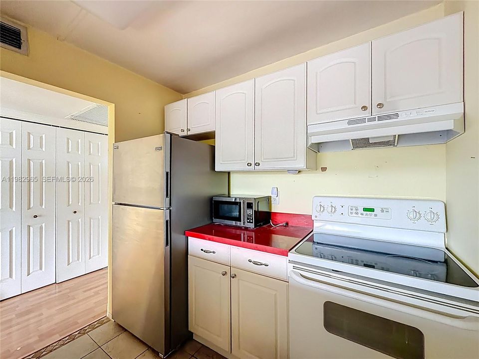 На продажу: $159,900 (1 спален, 1 ванн, 630 Квадратных фут)