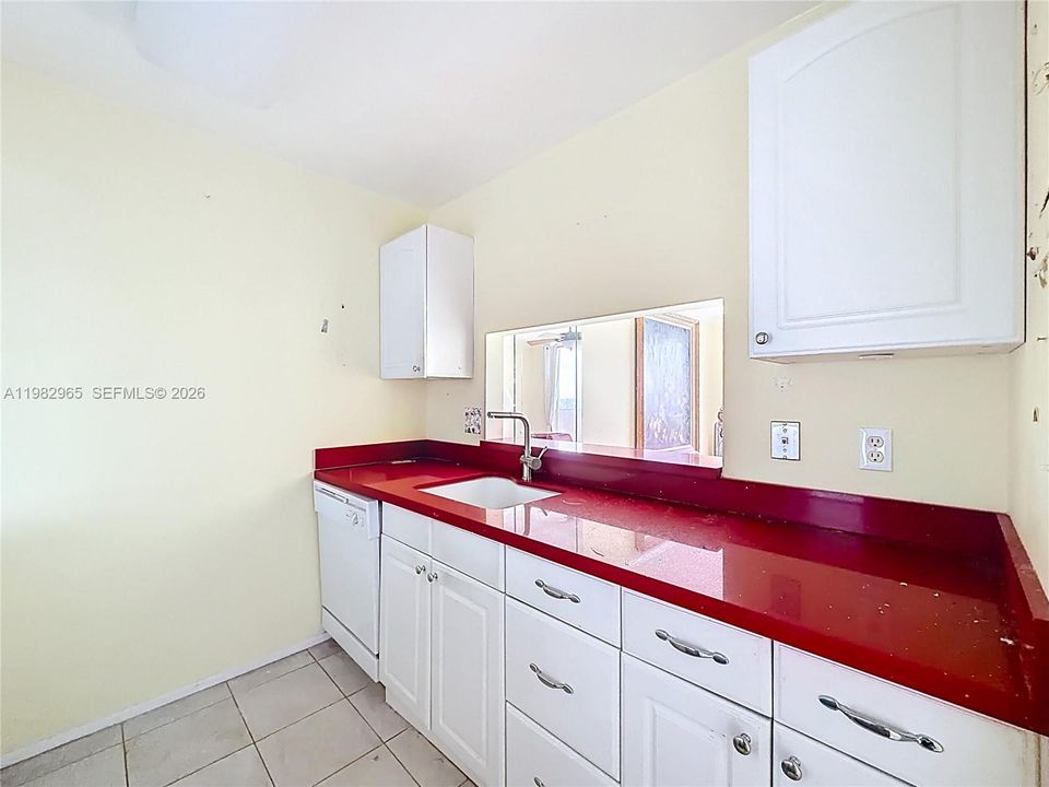 На продажу: $159,900 (1 спален, 1 ванн, 630 Квадратных фут)