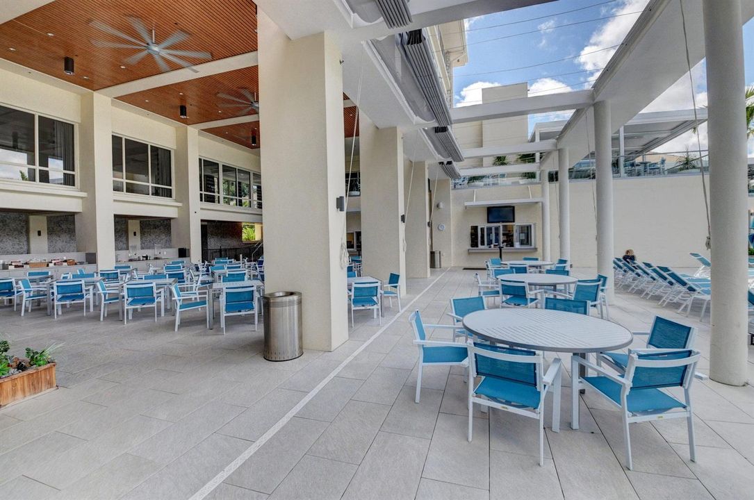 Hunters Run pool eating area 1
