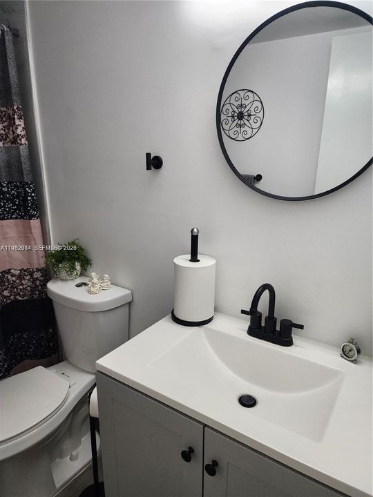 На продажу: $195,000 (2 спален, 2 ванн, 990 Квадратных фут)