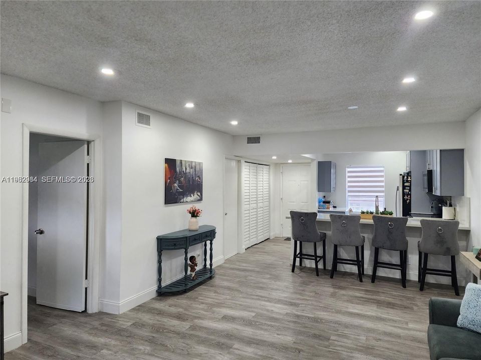 На продажу: $195,000 (2 спален, 2 ванн, 990 Квадратных фут)