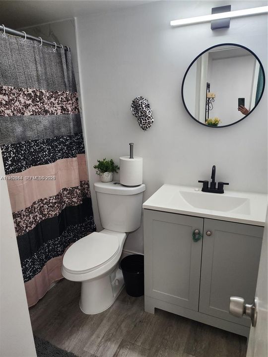 На продажу: $195,000 (2 спален, 2 ванн, 990 Квадратных фут)