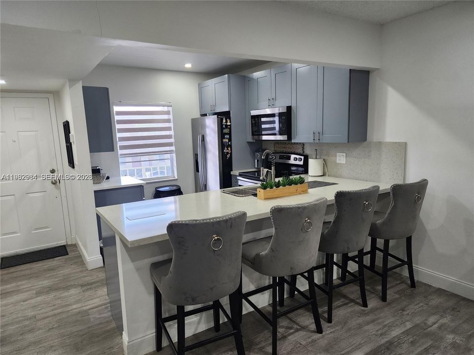 На продажу: $195,000 (2 спален, 2 ванн, 990 Квадратных фут)