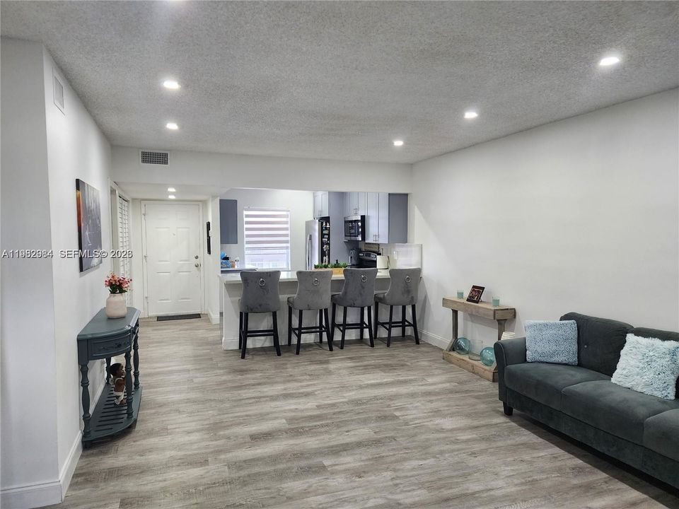 На продажу: $195,000 (2 спален, 2 ванн, 990 Квадратных фут)