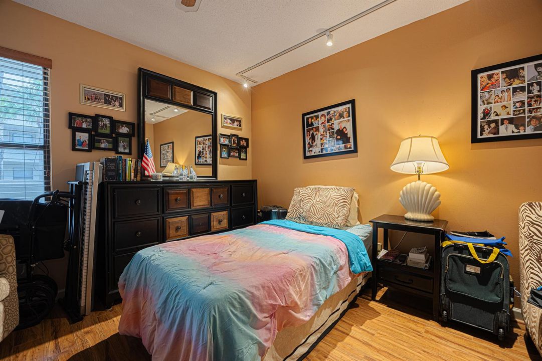 153A0015-HDR