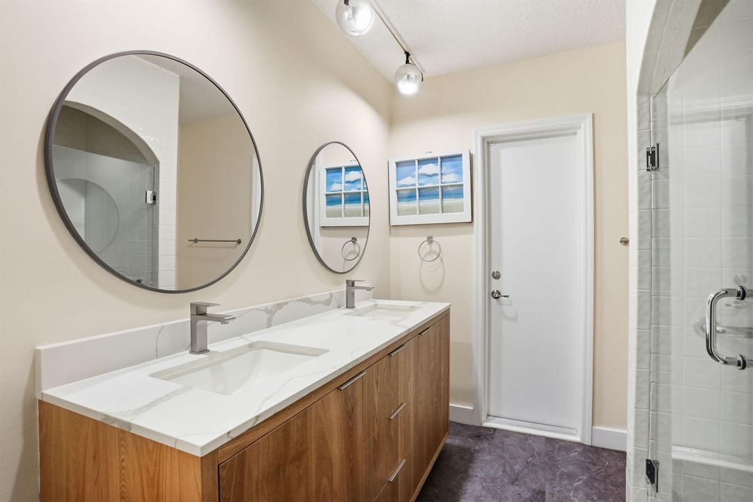 Cabana - guest room baths