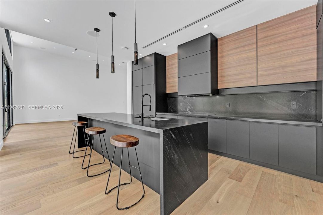 For Rent: $16,000 (6 beds, 4 baths, 0 Square Feet)