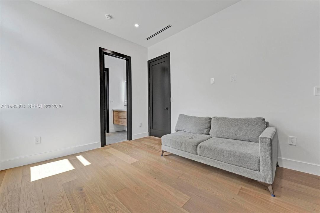 For Rent: $16,000 (6 beds, 4 baths, 0 Square Feet)