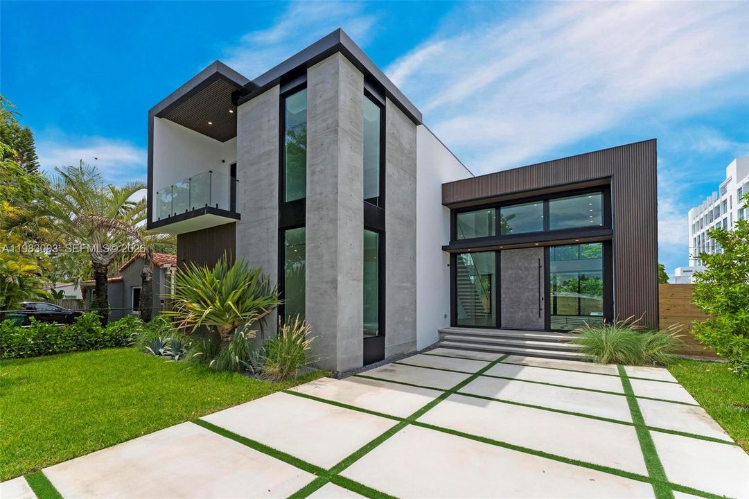 For Rent: $16,000 (6 beds, 4 baths, 0 Square Feet)