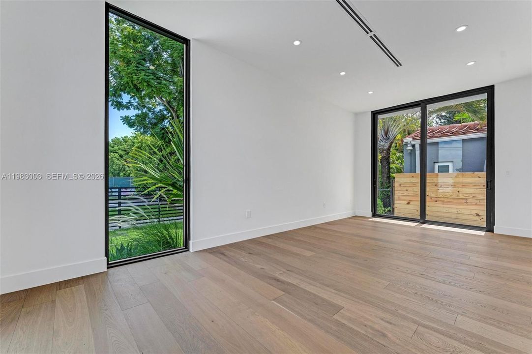 For Rent: $16,000 (6 beds, 4 baths, 0 Square Feet)