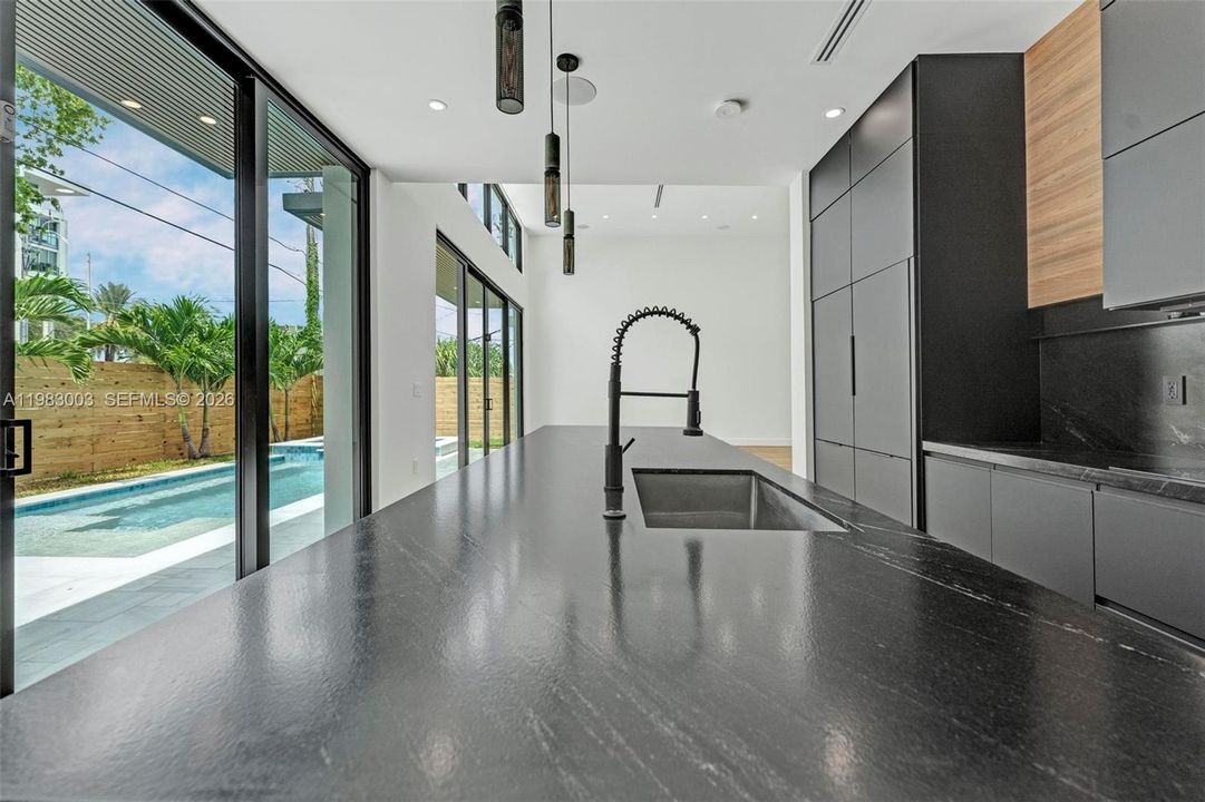 For Rent: $16,000 (6 beds, 4 baths, 0 Square Feet)