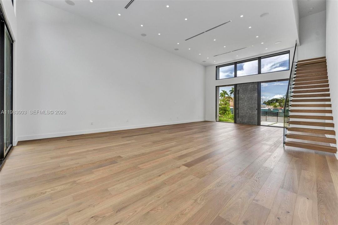 For Rent: $16,000 (6 beds, 4 baths, 0 Square Feet)