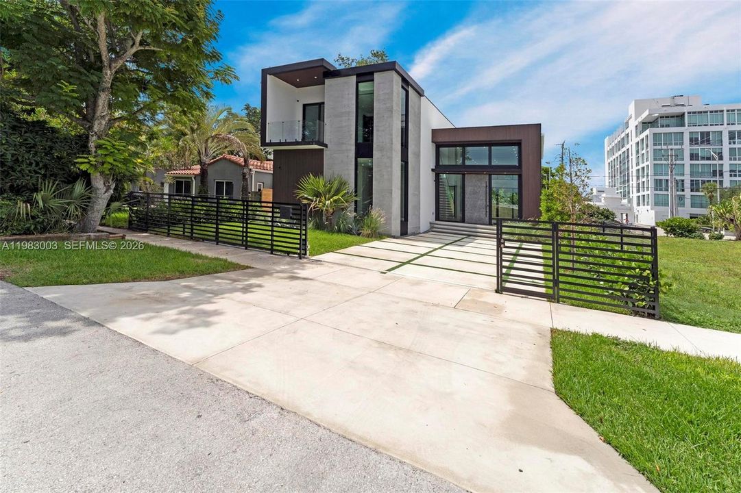 For Rent: $16,000 (6 beds, 4 baths, 0 Square Feet)