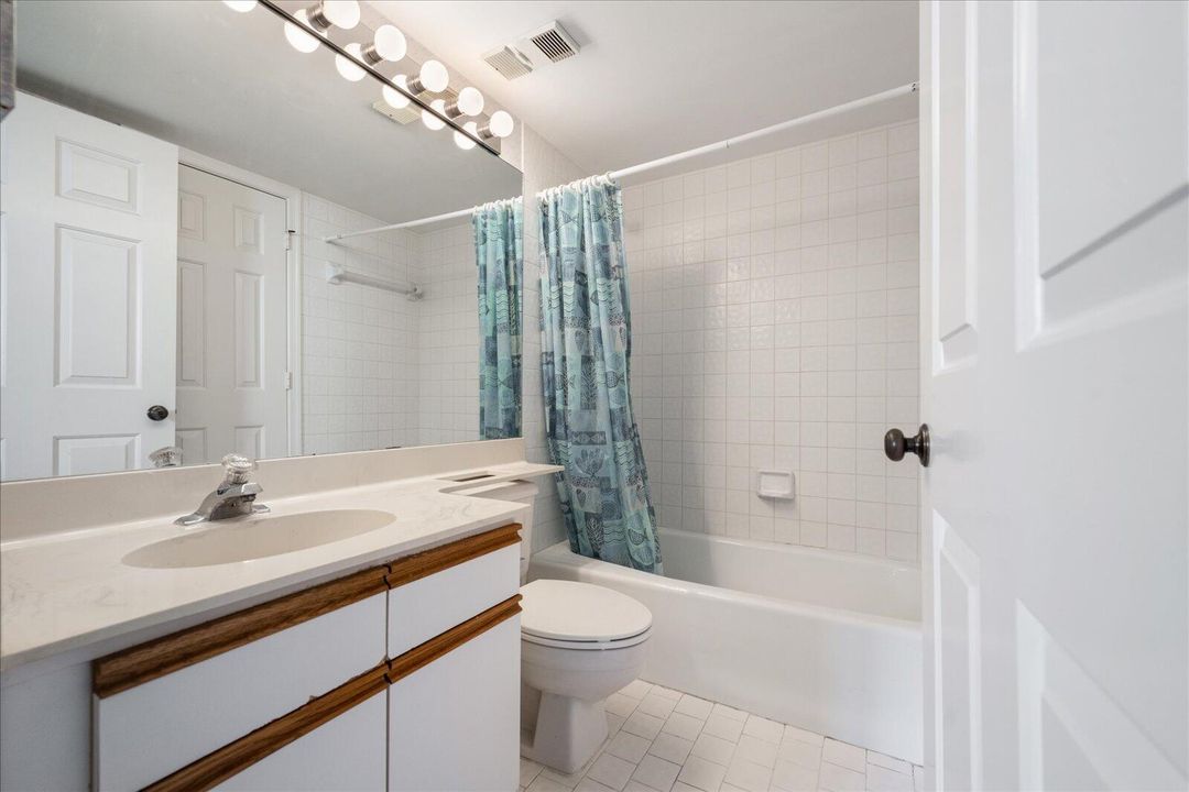 Shoreline bathroom