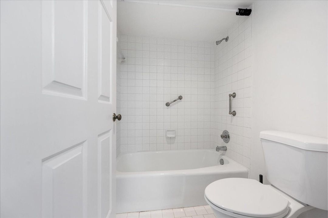 Shoreline primary bathroom 1