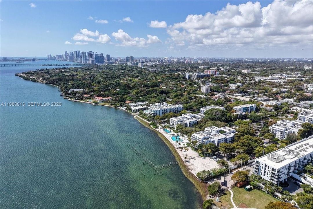 For Sale: $370,000 (2 beds, 1 baths, 926 Square Feet)