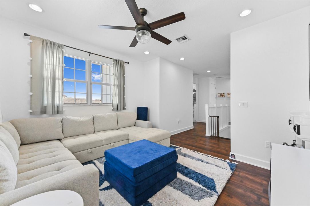 26 Family room 02
