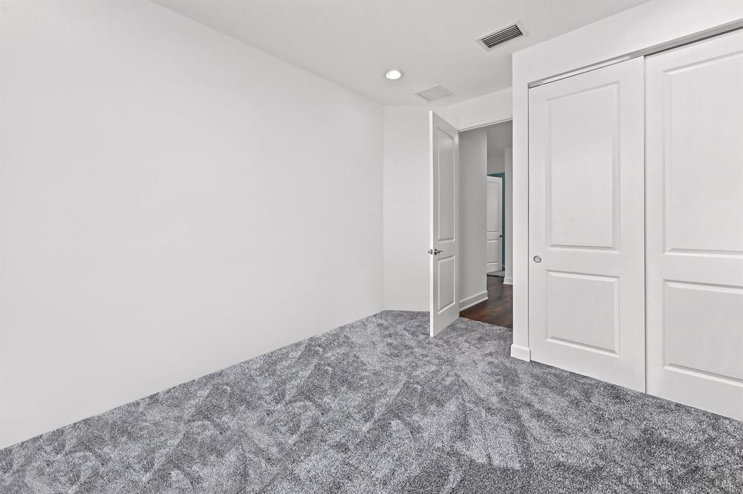 33 Bedroom 02